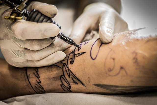 blackwork tattoo portfolio on forearm geometric pattern